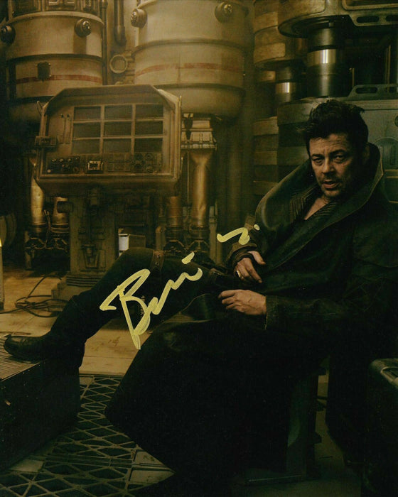 Benicio Del Toro Signed 10X8 Photo Star Wars: The Last Jedi AFTAL COA (5217)