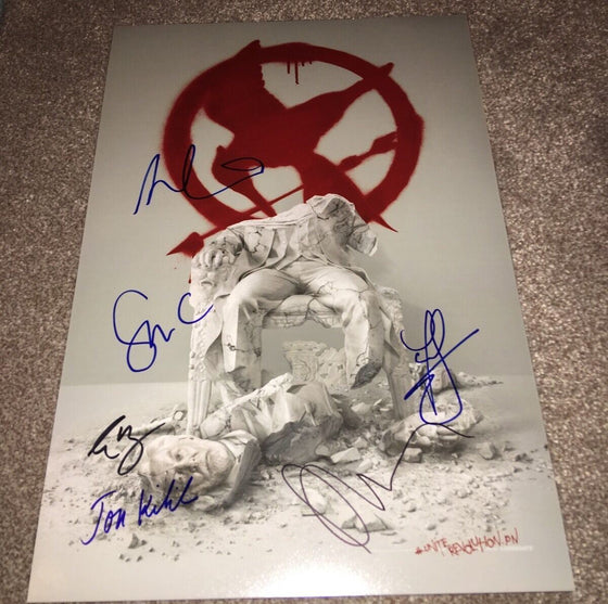 The Hunger Games: Mockingjay *SIGNED* 18X12 Photo CAST Photo