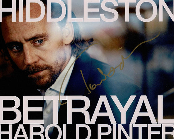 Tom Hiddleston SIGNED 10X8 Photo RARE FULL SIGNSATURE AFTAL COA (5664)