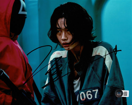 Jung Ho-yeon Signed 10X8 PHOTO Squid Games Beckett BJ76209 COA (7220)