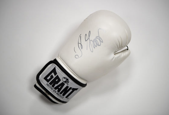 Oleksandr Usyk Signed Boxing Glove Ukraine Genuine Signature AFTAL COA (E)