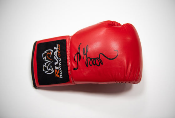 Oleksandr Usyk Signed Boxing Glove Ukraine Genuine Signature AFTAL COA (G)